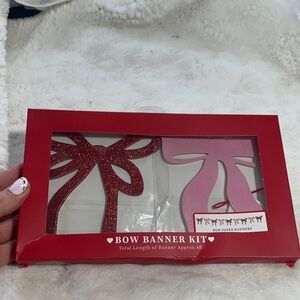 Red and pink bow paper banners